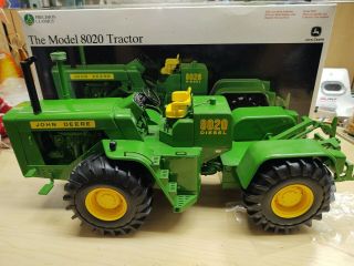 Ertl Precision Classics 1/16 John Deere Model 8020 Tractor W/box