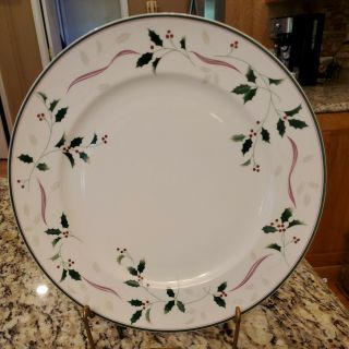 Christopher Stuart Mikasa Holiday Splendor Christmas Bone China Dinner Plate