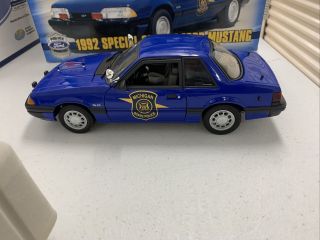 1/18 GMP 9064 Die Cast 1992 Special Service Ford Mustang Michigan State Police 4