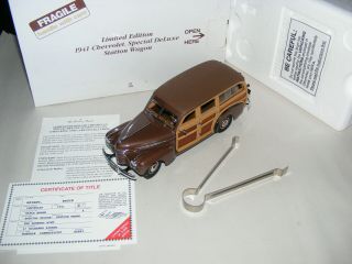 Danbury 1941 Chevrolet Special Deluxe Station Wagon Brown 1:24 Box Title