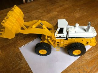 International Harvester Or Ih 560 Pay Loader By First Gear In 1:25 Scale