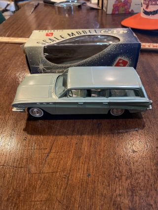 Dealer Promo Pontiac 1961 Tempest 4 Door Station Wagon 1:25 Scale Car Boxed Amt