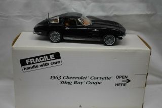 Danbury 1:24 1963 Chevrolet Corvette Sting Ray Coupe Black