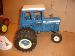 1/12 Ford 9600 Toy Tractor