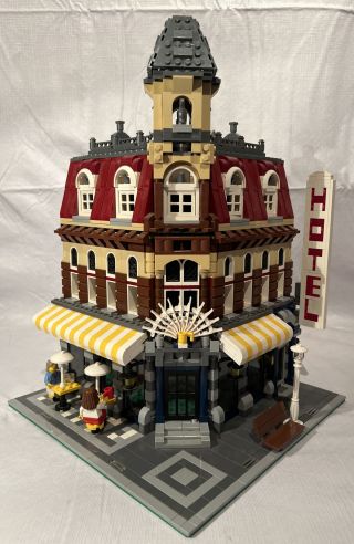 Lego Café Corner 10182 Modular Building Set 100 Complete.  W/ Instructions.