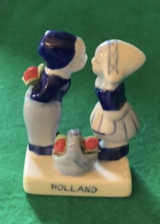 Vintage Delft Blue Boy & Girl Kissing.  Hand Painted 10578.  Holland