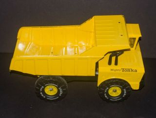 Vintage 1960 ' s 1970 ' s Mighty Tonka XMB - 975 Metal Yellow Dump Truck Shape 2