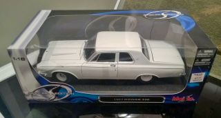 Maisto 1:18 Scale Dodge 330 White 1963 Special Edition 426 Diecast