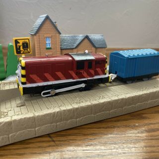 Thomas & Friends Trackmaster Salty 2006 Motorized Train Engine Covered Cargo Car