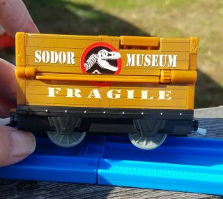 RARE Trackmaster Thomas The Train Sodor Museum Car Dinosaur Fossil T Rex EUC 2