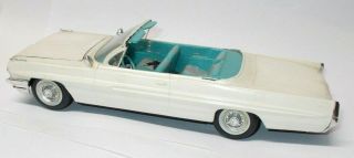 Vintage 1/25 Scale 1961 Pontiac Bonneville Convertible Built Promo Car Model