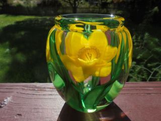Steven Lundberg Studio Art Glass Daffodil Vase 4 5/8 "