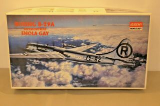 1:72 Academy Boeing B - 29a Superfortress Enola Gay