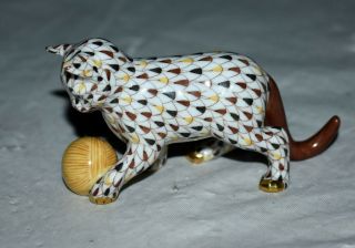 Rare Herend Porcelain Cat Playing W/yarn Ball - Multicolor Fishnet - W/gold