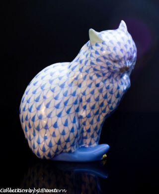 Herend Porcelain Cat Sitting Figurine,  Vhb - - - 5383,  Blue Fishnet