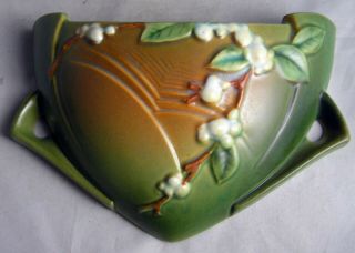 Roseville Pottery " Snowberry " Green Wall Pocket 1wp - 8