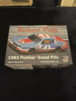 Salvinos Jr Models 1/24 Richard Petty 1983 Pontiac Grand Prix Model Kit
