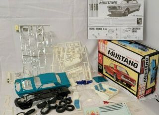 Vintage Amt 1966 Ford Mustang Model Kit 1/25 Scale