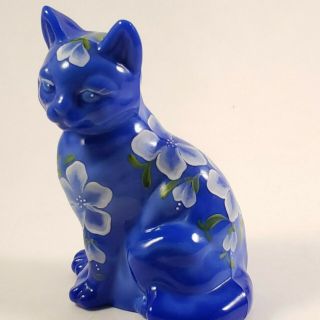 Fenton C5165 5e Periwinkle Blue Hand Painted Cat Sitting Qvc Exclusive 2004