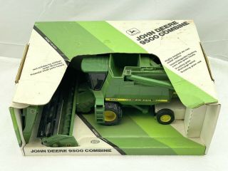 1/28 Ertl John Deere 9500 Combine W/ Corn & Grain Heads