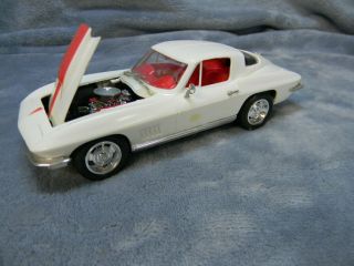 1/24 Scale Vintage 1967 Corvette 427 Sting Ray White Muscle Car Model - Built