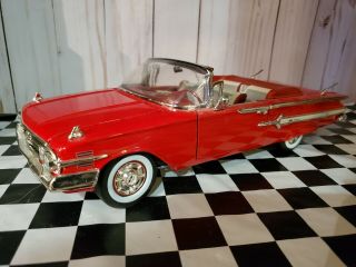 Welly 1960 Chevy Impala Convertible 1:18 Scale Diecast Model Car Red 73110