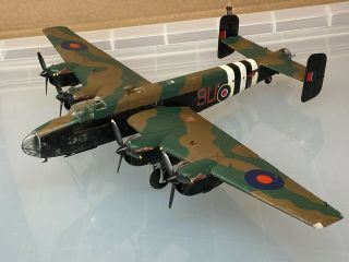 Handley Page Halifax Mk.  V,  1/72 Scale,  Built & Finished For Display,  Good.  Ll312