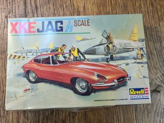 Revell Monogram 1/25 Xke Jag Jaguar 556 1998 Open Box