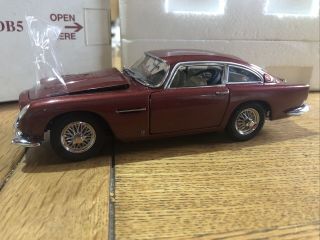 Danbury (franklin) 1:24 Scale,  1964 Aston Martin Db5,  Metallic Red - Boxed