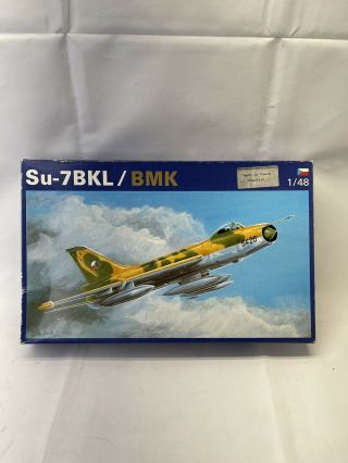 Oez 1/48 Su - 7kl / Bmk Plastic Airplane Model Kit No.  2 Open Box