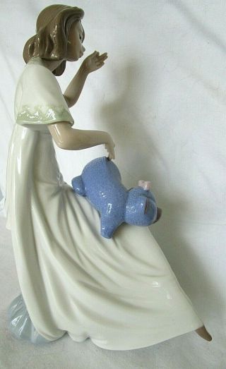 Lladro/nao Lovely Young Girl Dancing With Big Blue Bear
