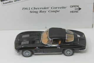 Danbury 1:24 1963 Chevrolet Corvette Sting Ray Coupe 1/24 