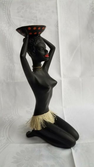 Keramik Figur - Afrikanerin Mit Schale Und Baströckchen - 50/60er Jahre -
