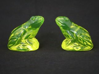 Vintage Green Vaseline Uranium Glass Frog - 1pcs