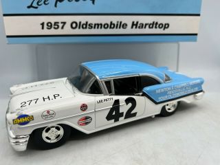 Racing Champions Lee Petty 1957 Oldsmobile 88 Hardtop /1002 Nascar 1/24 Diecast