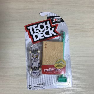 Tech Deck Street Hits Creature With Home Ramp