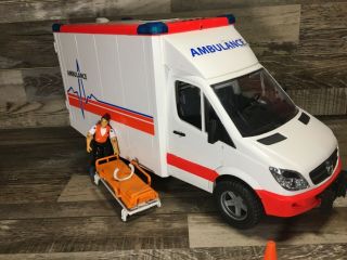 Bruder Mercedes - Benz Sprinter Ambulance With Driver B67872129 Model Car 1:16