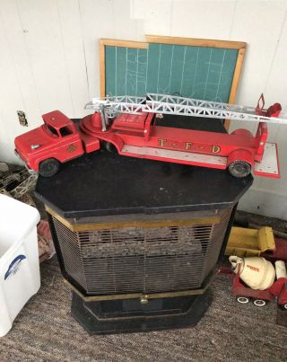 , Vintage Pressed Steel Tonka No.  5 Hydraulic T.  F.  D.  Ladder Fire Truck