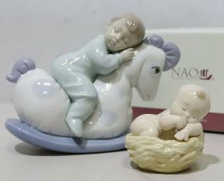 Nao Lladro 1476 Rock Me To Sleep,  From The Nest Porcelain Figurine Box - 250