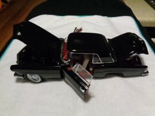 Signature Series 1:18 Scale Die Cast 1956 Lincoln Continental Mark Ii