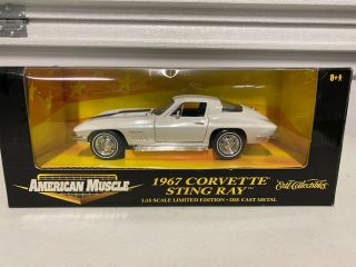 1/18 Ertl American Muscle 1967 Chevrolet 427 Corvette Sting Ray Coupe White