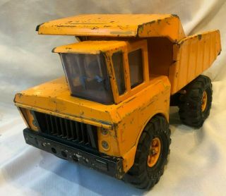Vintage 1970s Mighty Tonka Hydraulic Dump Truck,  Orange Pressed Steel Toy Truck