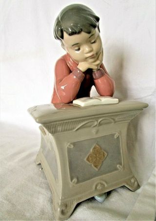 Lladro/nao Young Boy Sitting At His Desk Reading /studying