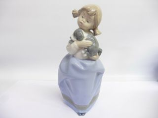 Lladro Nao Porcelain Figure " Girl With Sleepy Puppy " Model No.  1029