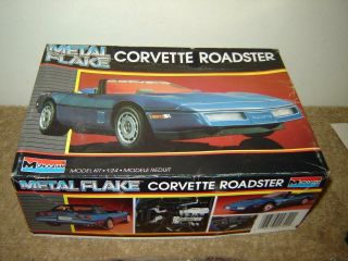 Monogram 1987 Model Kit 2742 1/24 Scale Metal Flake Corvette Roadster Kit